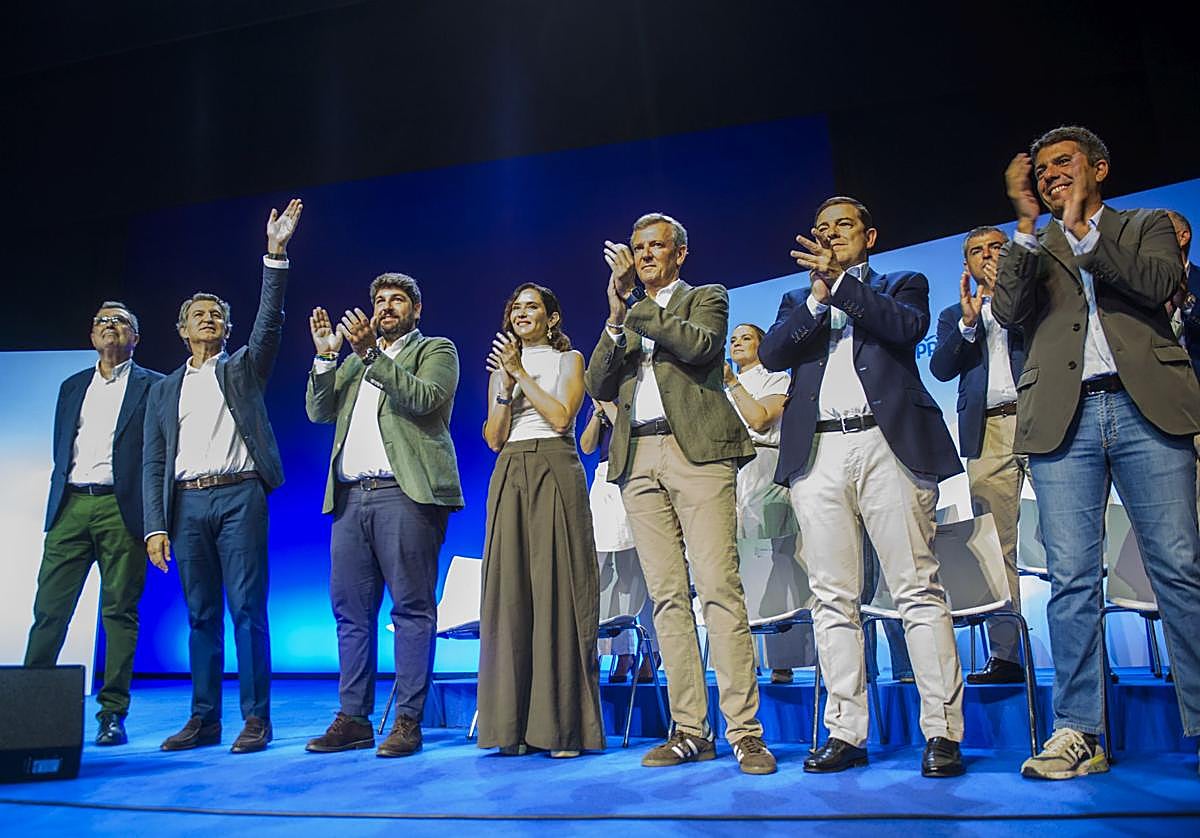 Los dirigentes del PP, este domingo, en Murcia.