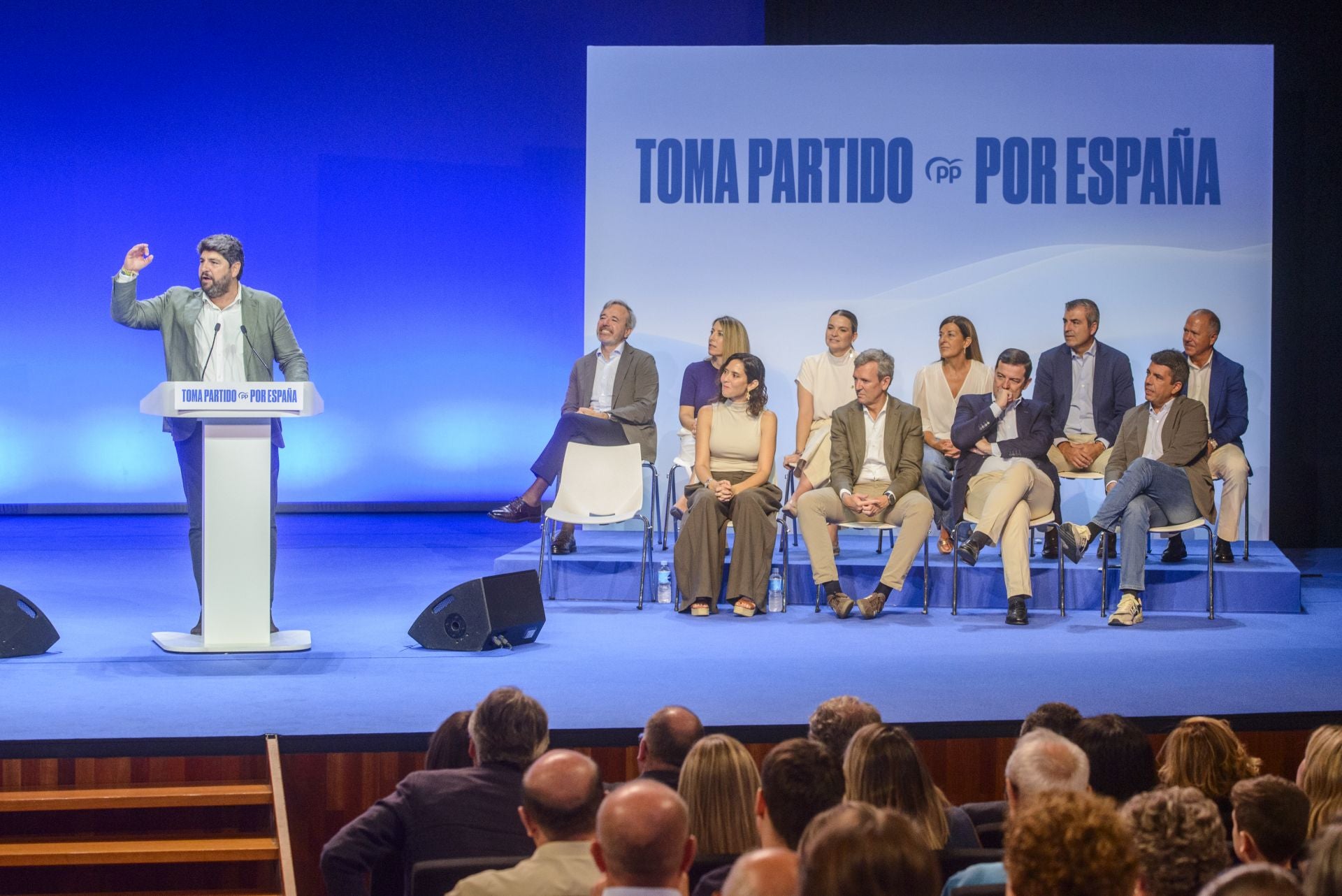 En imágenes, el cierre en el Teatro Circo de Murcia de la cumbre de barones del PP