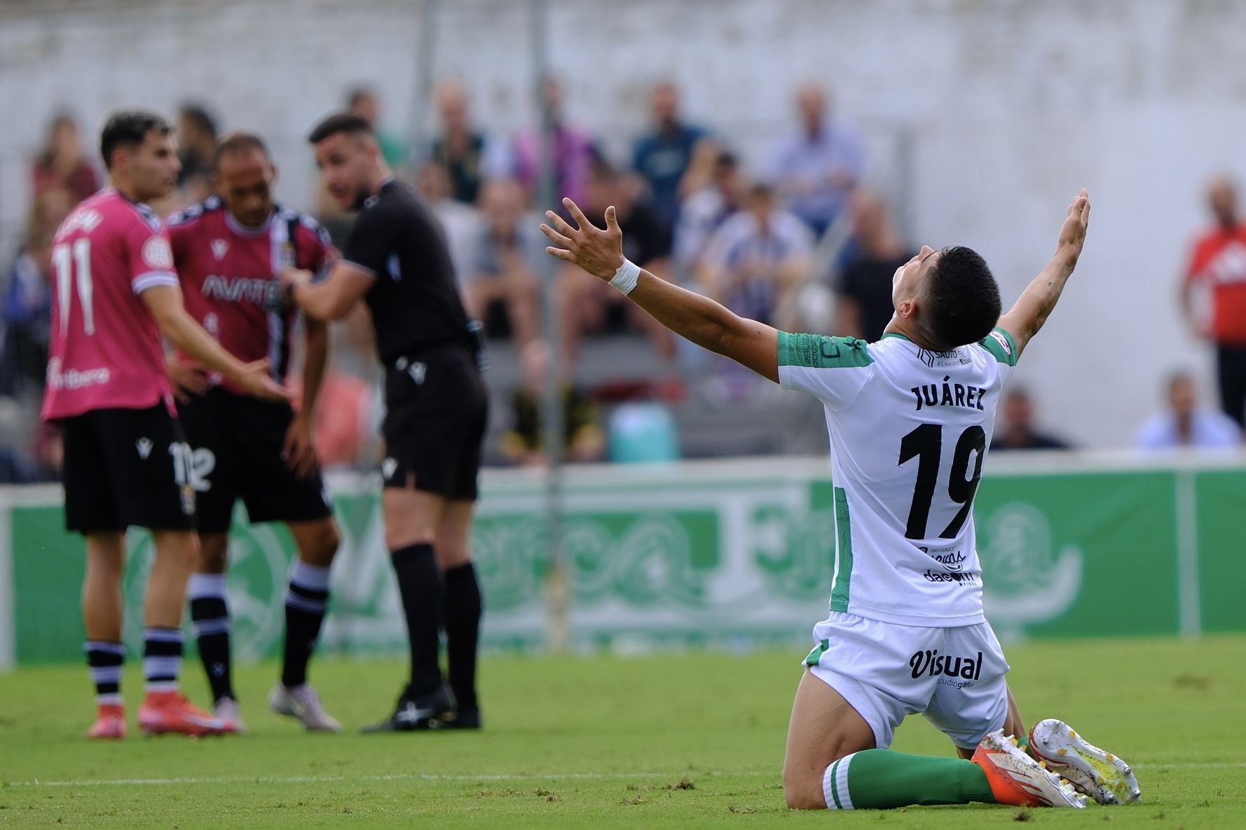 El FC Cartagena sufre un duro castigo en Sanlúcar, en imágenes