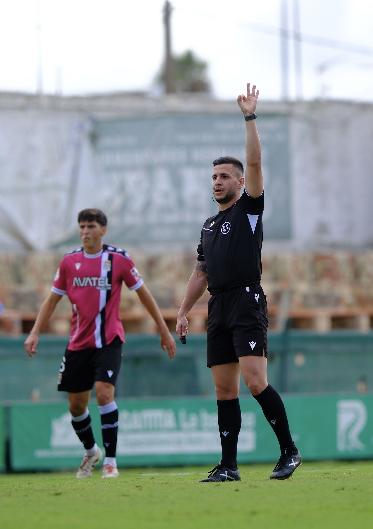 El FC Cartagena sufre un duro castigo en Sanlúcar, en imágenes