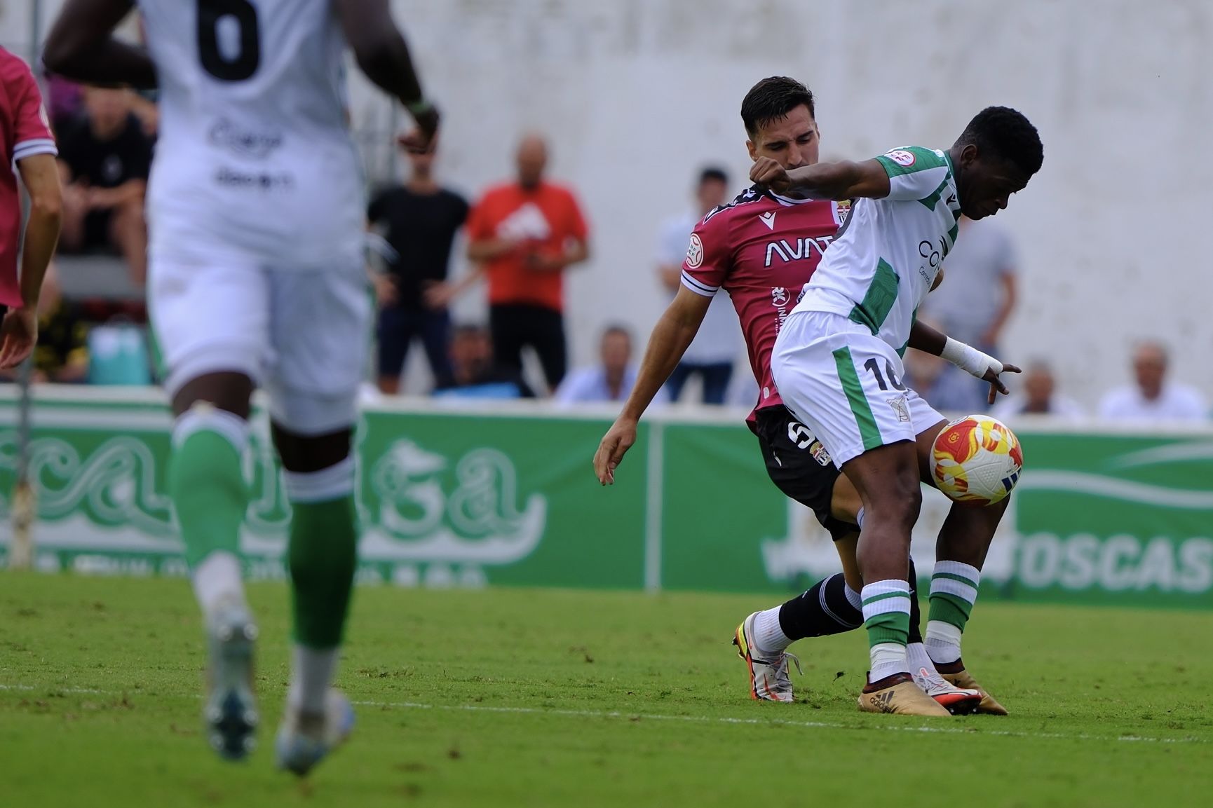 El FC Cartagena sufre un duro castigo en Sanlúcar, en imágenes