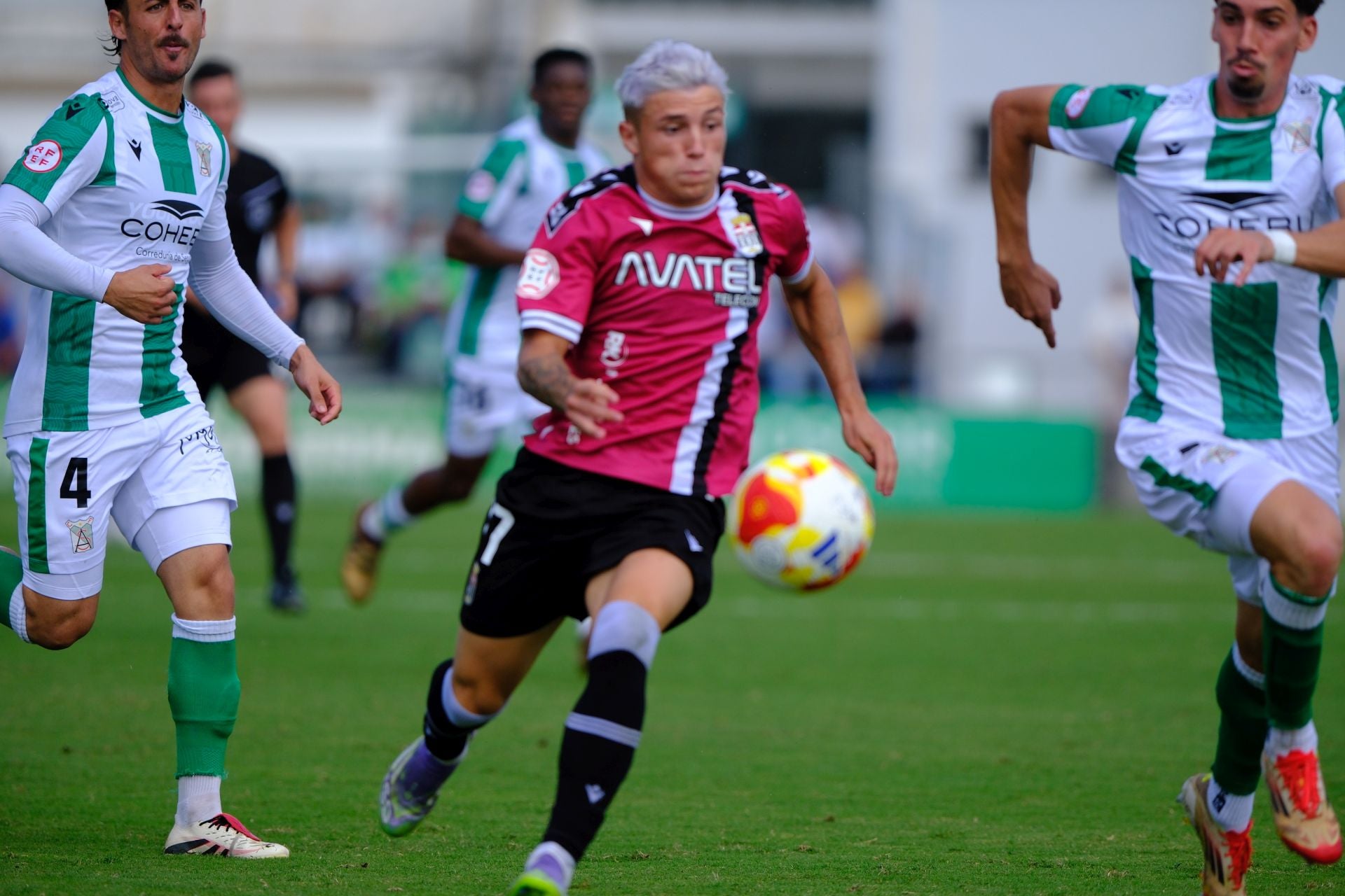 El FC Cartagena sufre un duro castigo en Sanlúcar, en imágenes