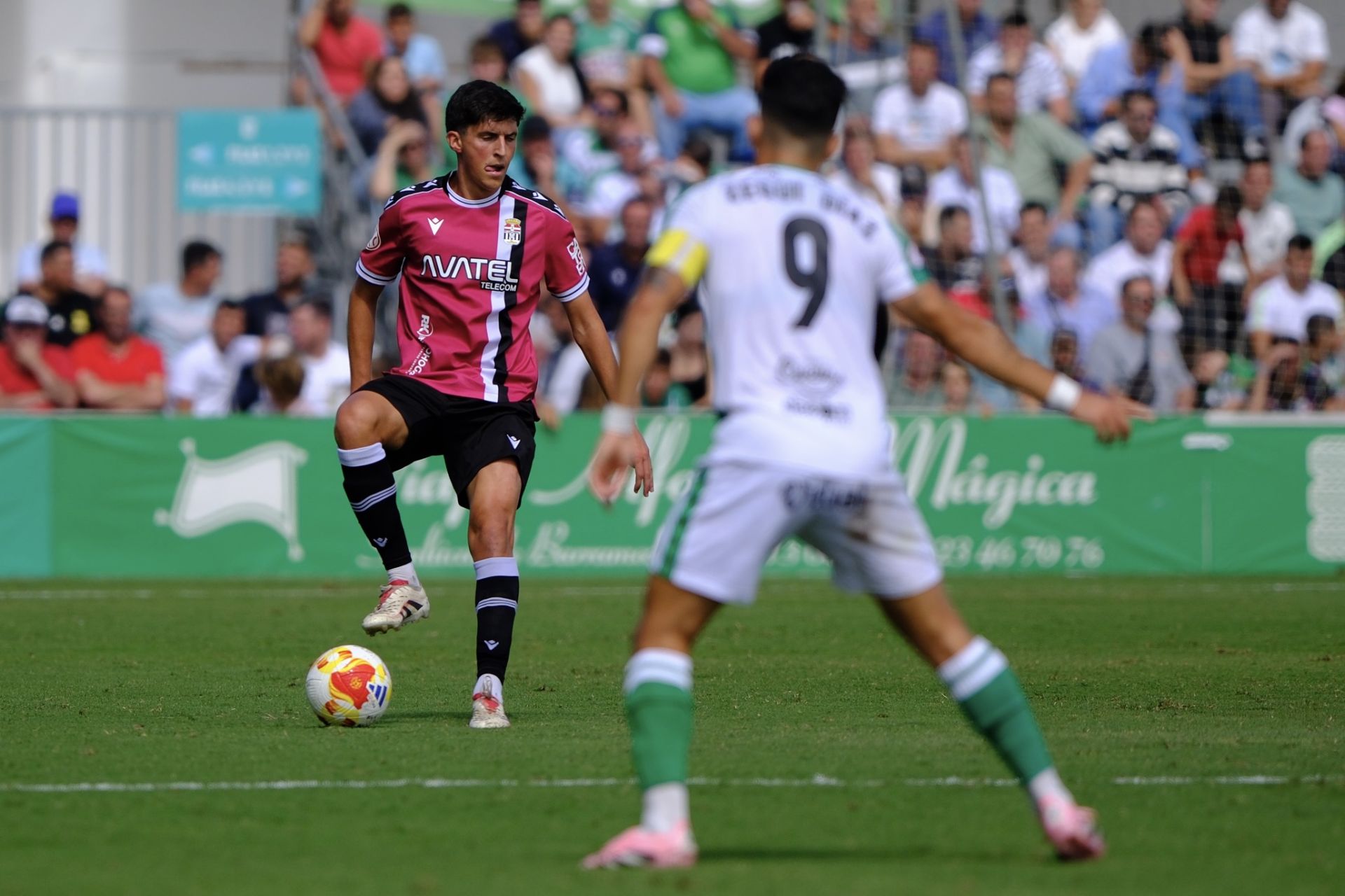 El FC Cartagena sufre un duro castigo en Sanlúcar, en imágenes