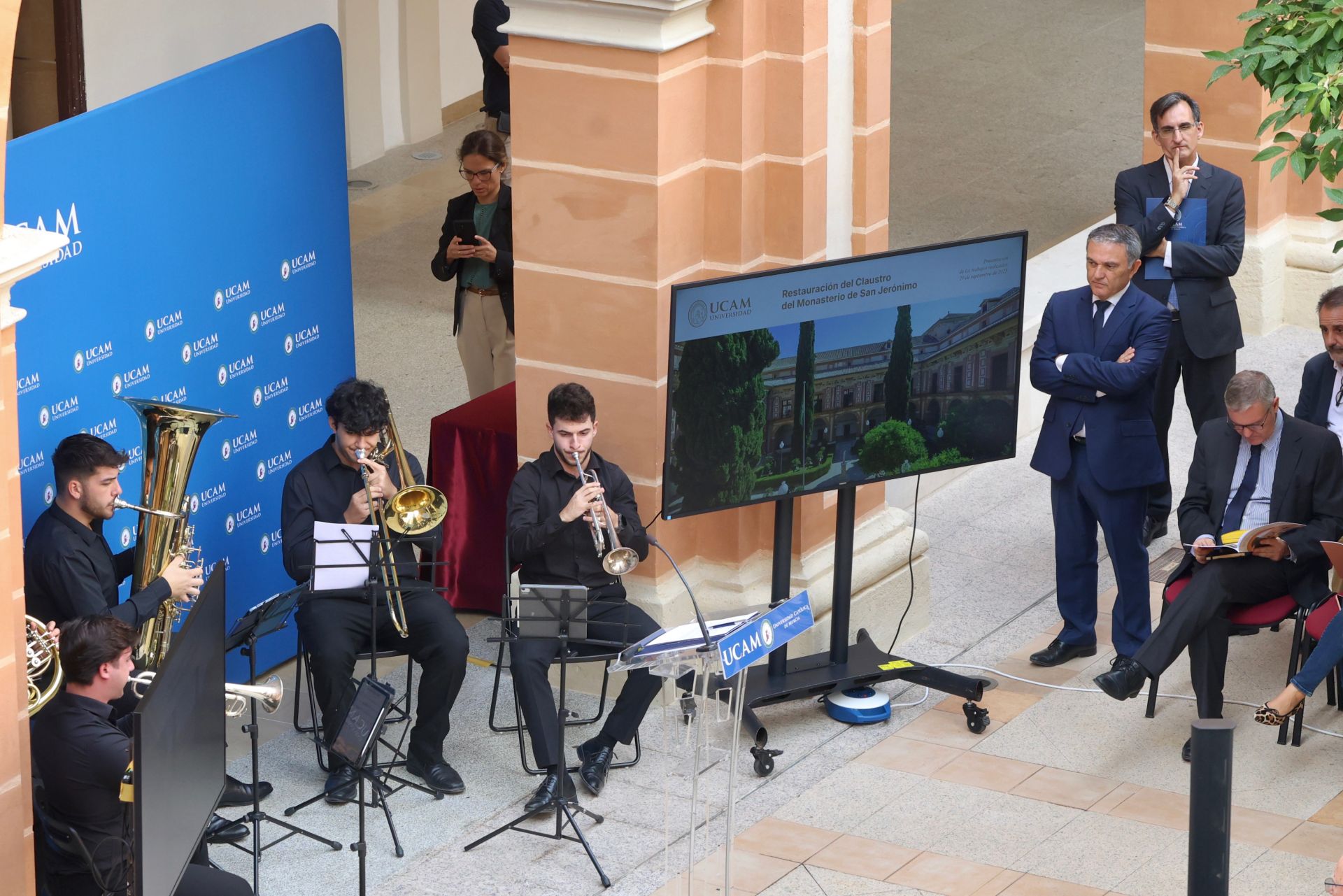 La inauguración del claustro del Monasterio de Los Jerónimos de Murcia, en imágenes