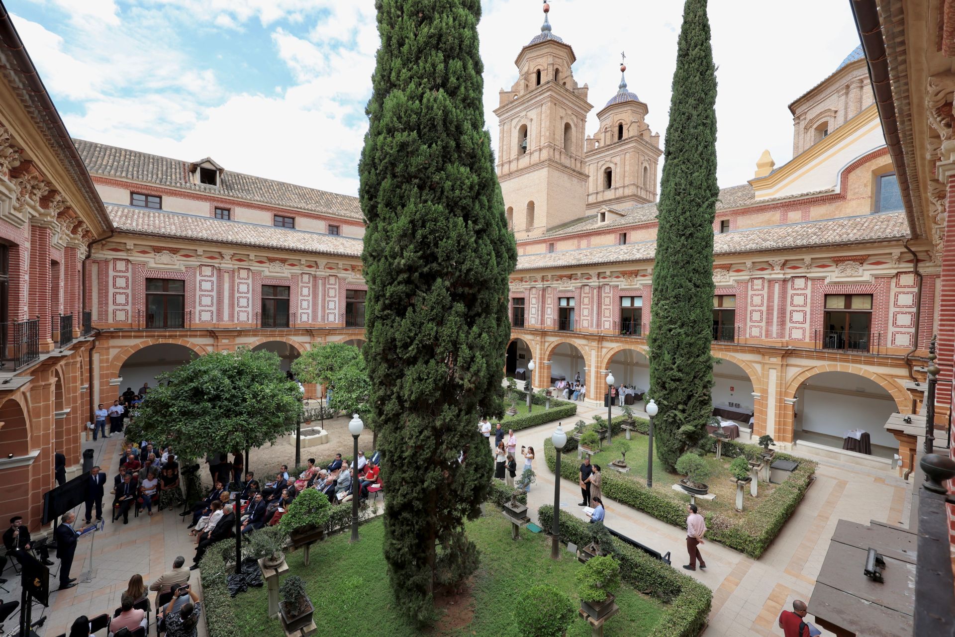 La inauguración del claustro del Monasterio de Los Jerónimos de Murcia, en imágenes