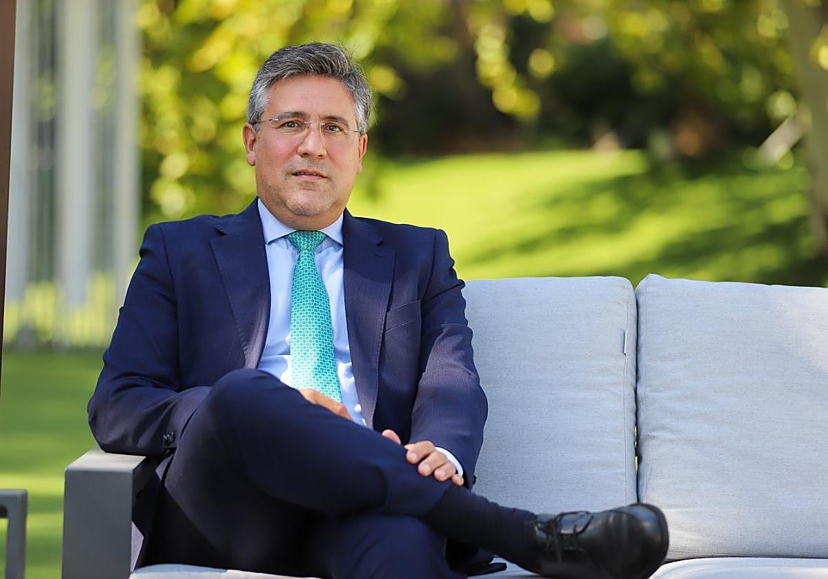 Pedro Fernández Alén, presidente de la patronal nacional de la construcción, el pasado viernes en los jardines de Promenade, en Murcia.