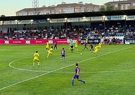 Imagen del duelo de ayer entre el Yeclano y el Lorca Deportiva que acabó en empate a cero.