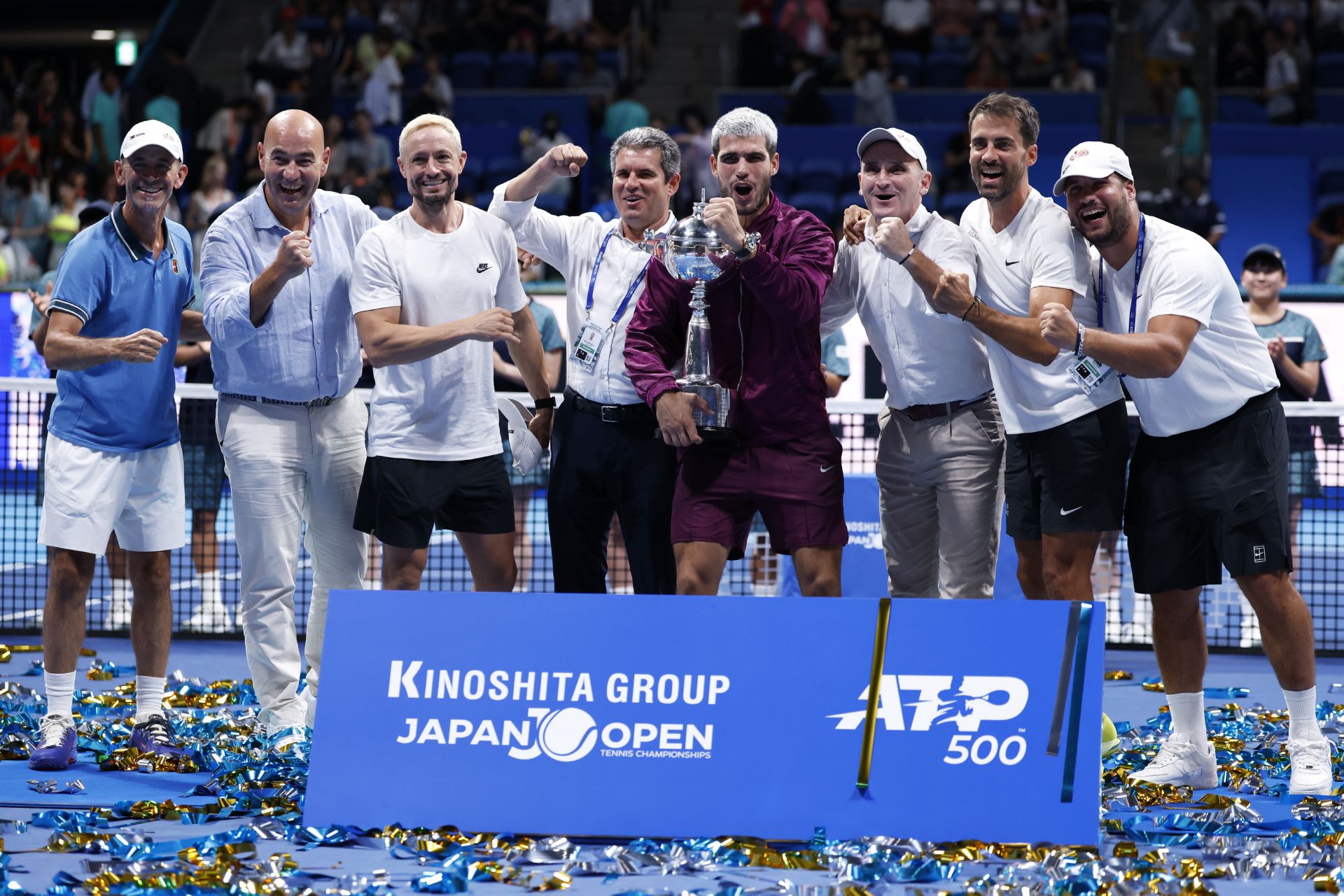 En imágenes, Carlos Alcaraz gana en Tokio su octavo título del año