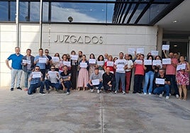 Las protestas de los funcionarios, este miércoles, en Cieza.