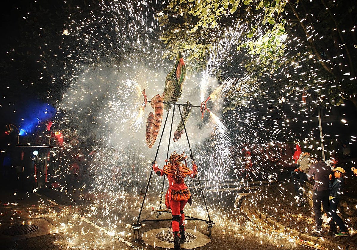 Con el espectáculo itinerante CavalTheos Foc se clausurará el 56 Festival de Teatro de Molina de Segura.