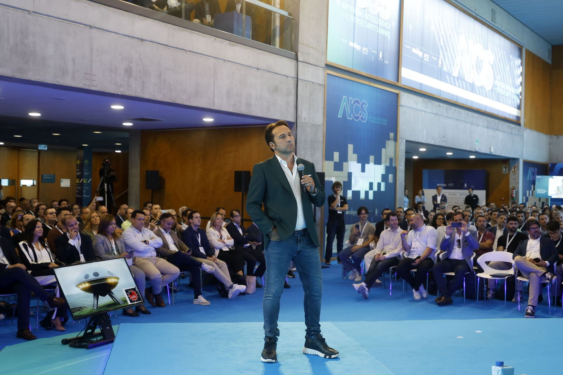 Las imágenes de Iker Jiménez en la &#039;Summit IA &amp; Ciberseguridad&#039; celebrada en Murcia