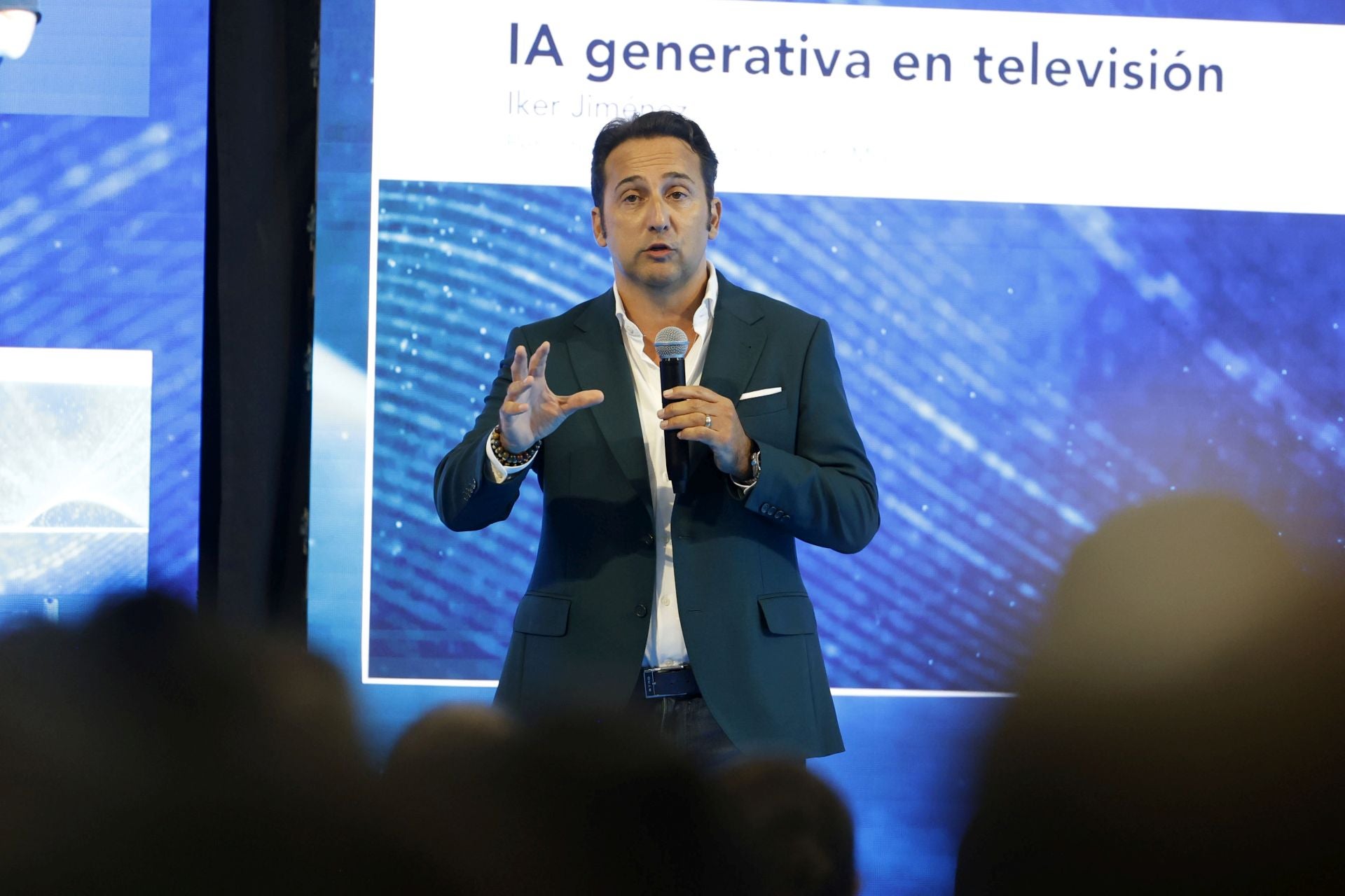 Las imágenes de Iker Jiménez en la &#039;Summit IA &amp; Ciberseguridad&#039; celebrada en Murcia