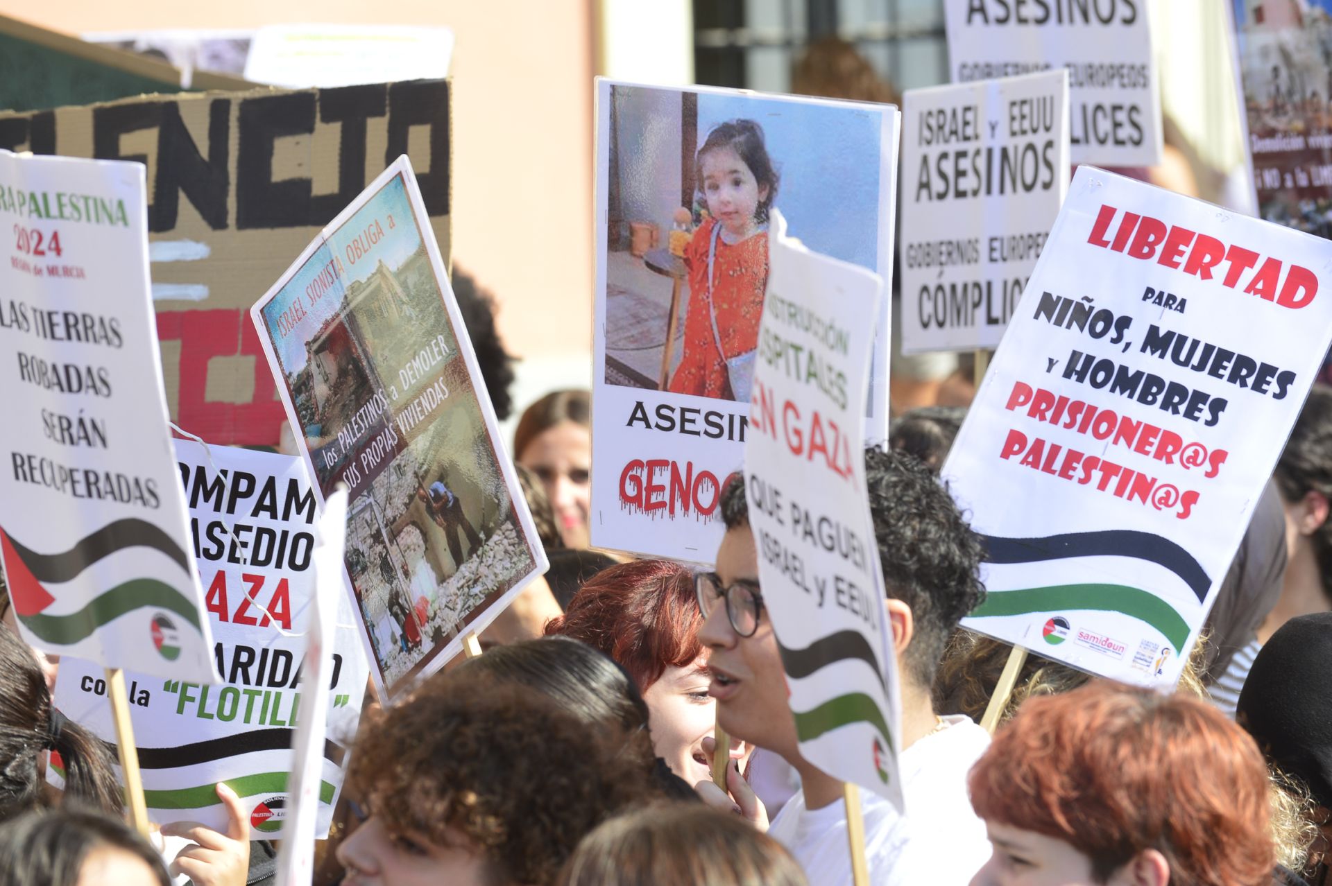 En imágenes, la protesta estudiantil contra el genocidio en Palestina a manos de Israel