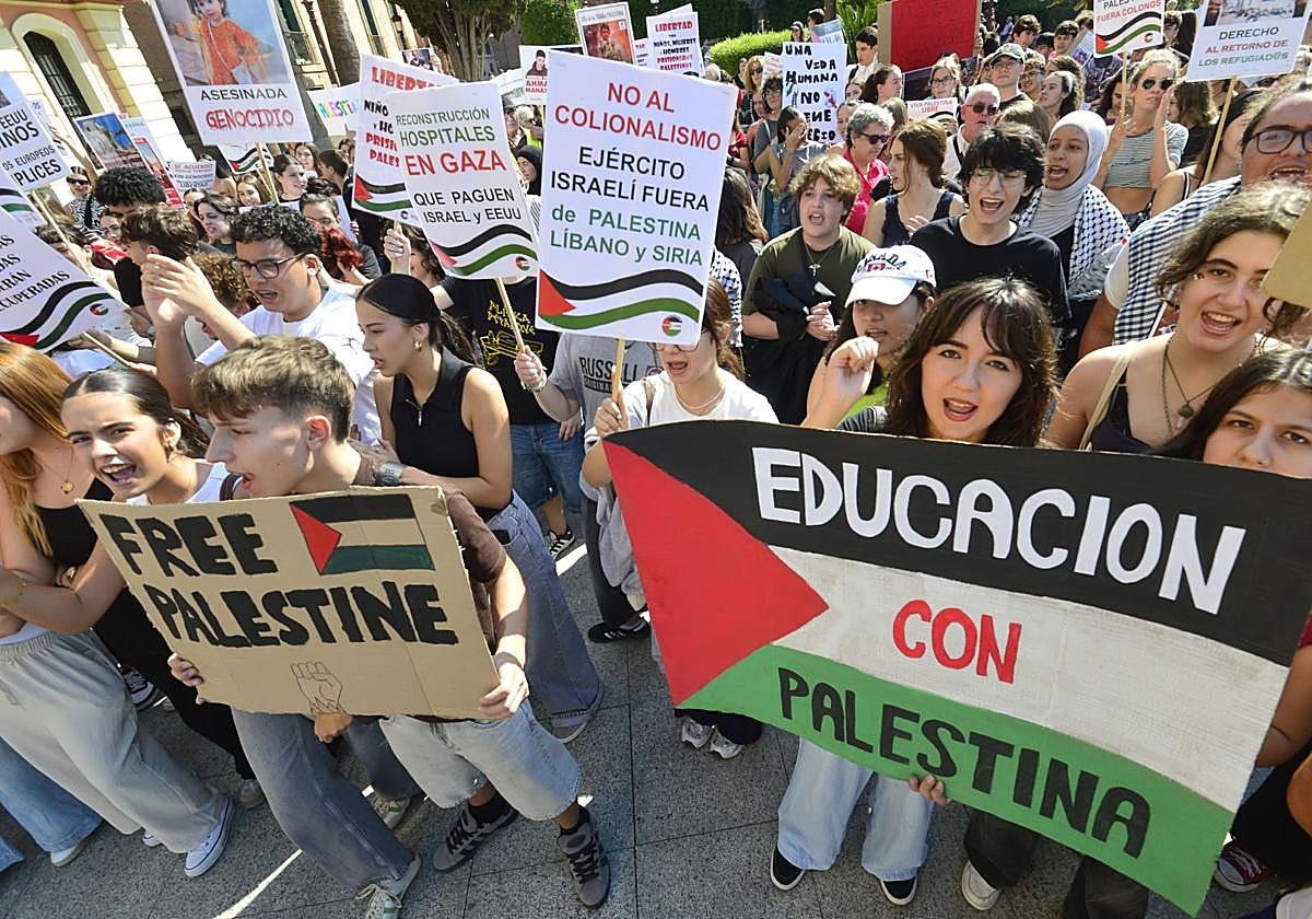 En imágenes, la protesta estudiantil contra el genocidio en Palestina a manos de Israel