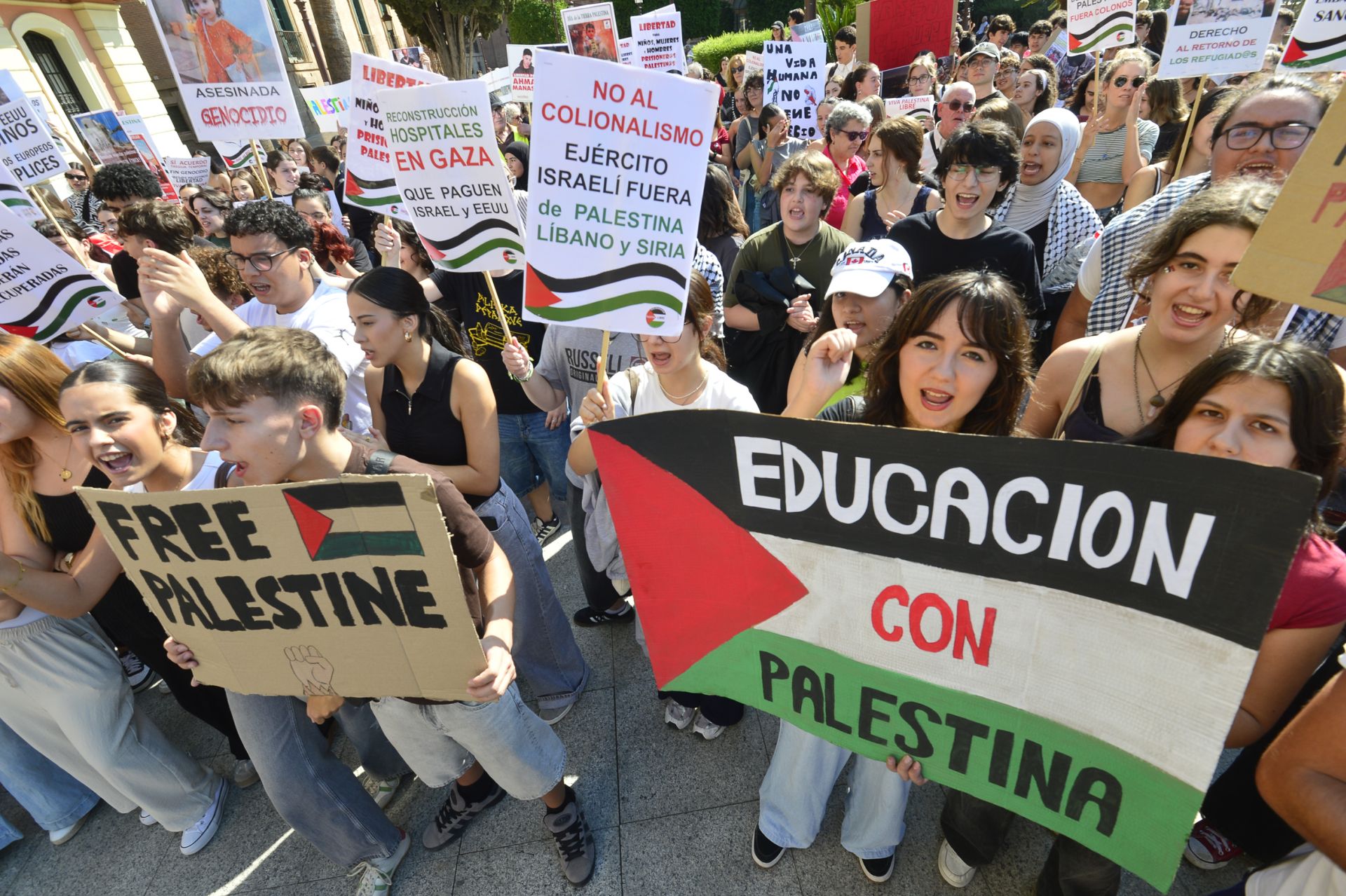 En imágenes, la protesta estudiantil contra el genocidio en Palestina a manos de Israel