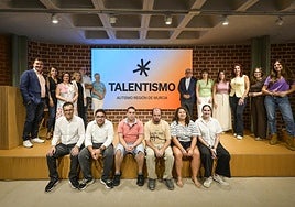 Miembros de Astrade, ahora Talentismo, desvelan la nueva marca de la asociación.