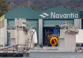 El S-82 ya está fuera de la nave y listo para tocar agua.