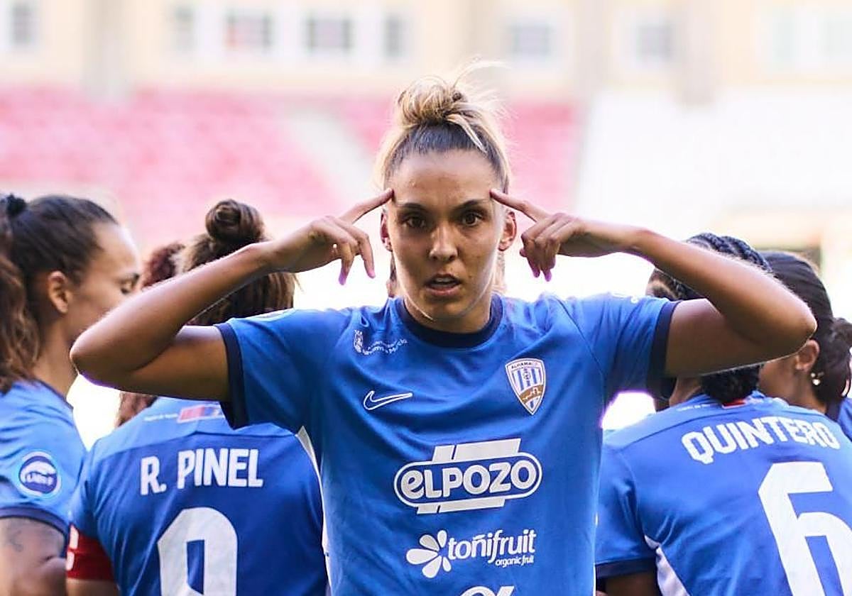 Gesto de Yiyi, atacante del Alhama, tras uno de los dos goles que marcó al DUX Logroño el pasado sábado.