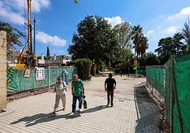 Paso peatonal de la alameda de la Constitución, que será cerrado por las obras del soterramiento.