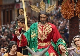 El Señor de la Pollinica por las calles de Málaga.