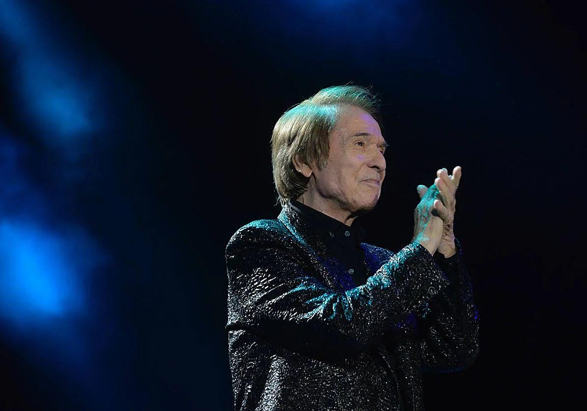 Raphael en el concierto que ofreció en Murcia en junio de 2024,