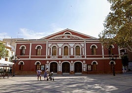Fachada principal del teatro Guerra.