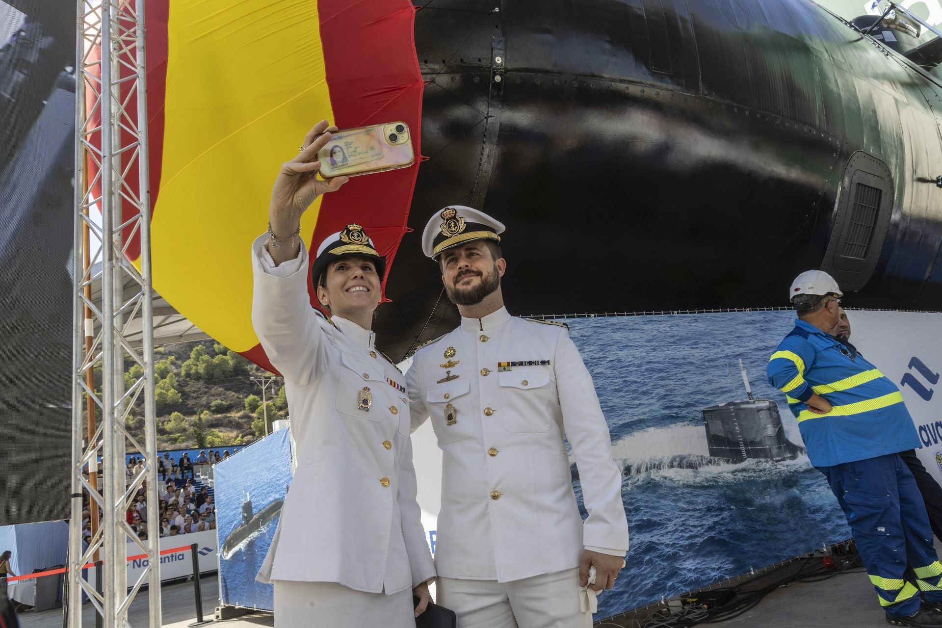 La puesta a flote del submarino S-82 &#039;Narciso Monturiol&#039;, en imágenes