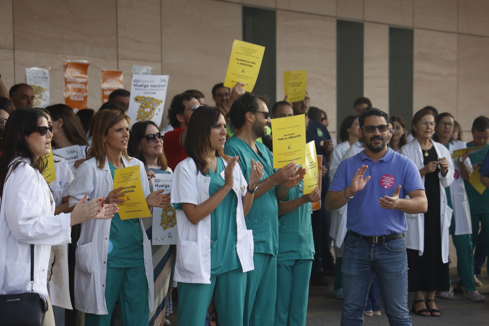 En imágenes, huelga nacional de médicos en la Región de Murcia