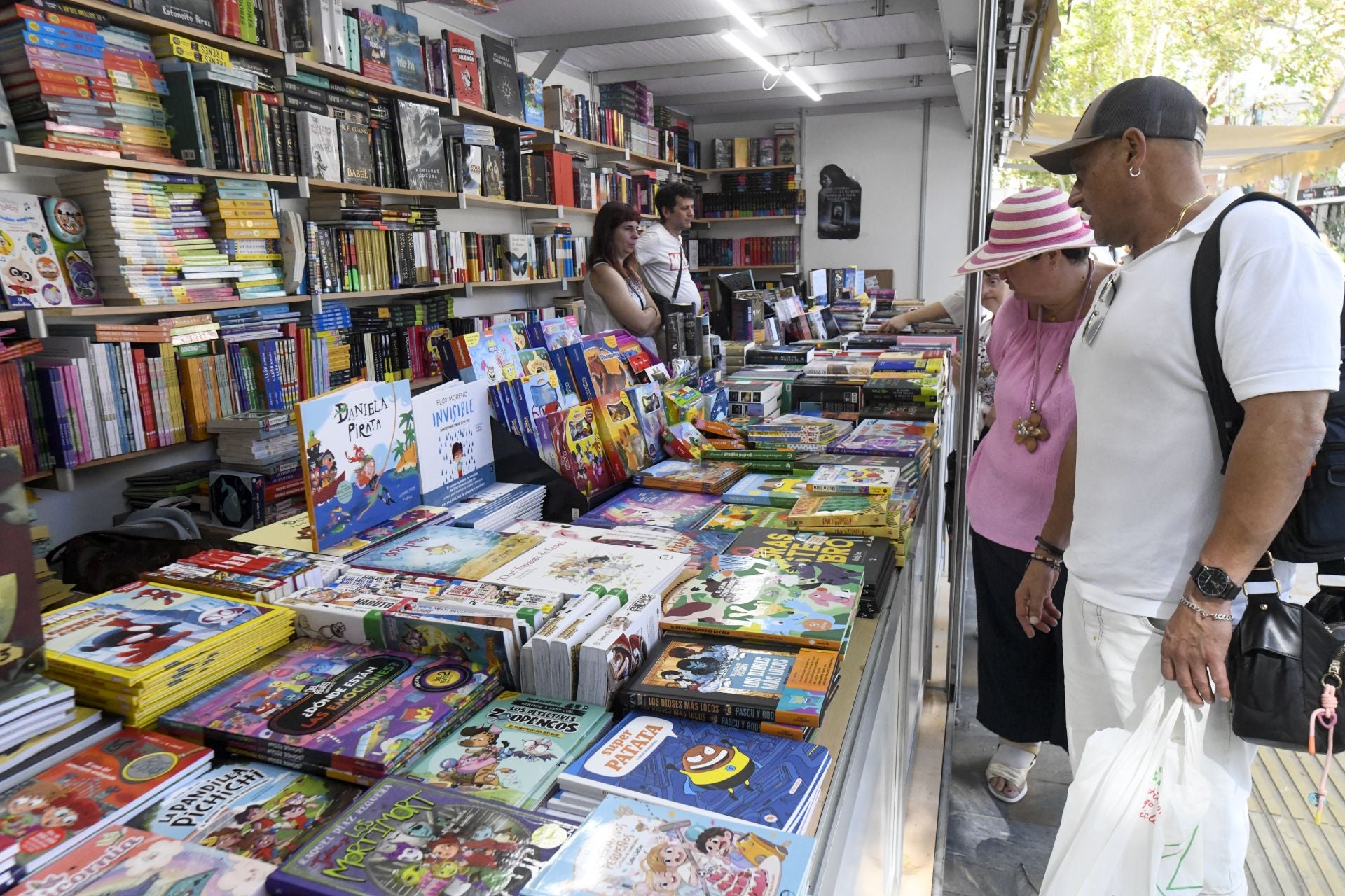 En imágenes, la inauguración de la Feria del Libro de Murcia