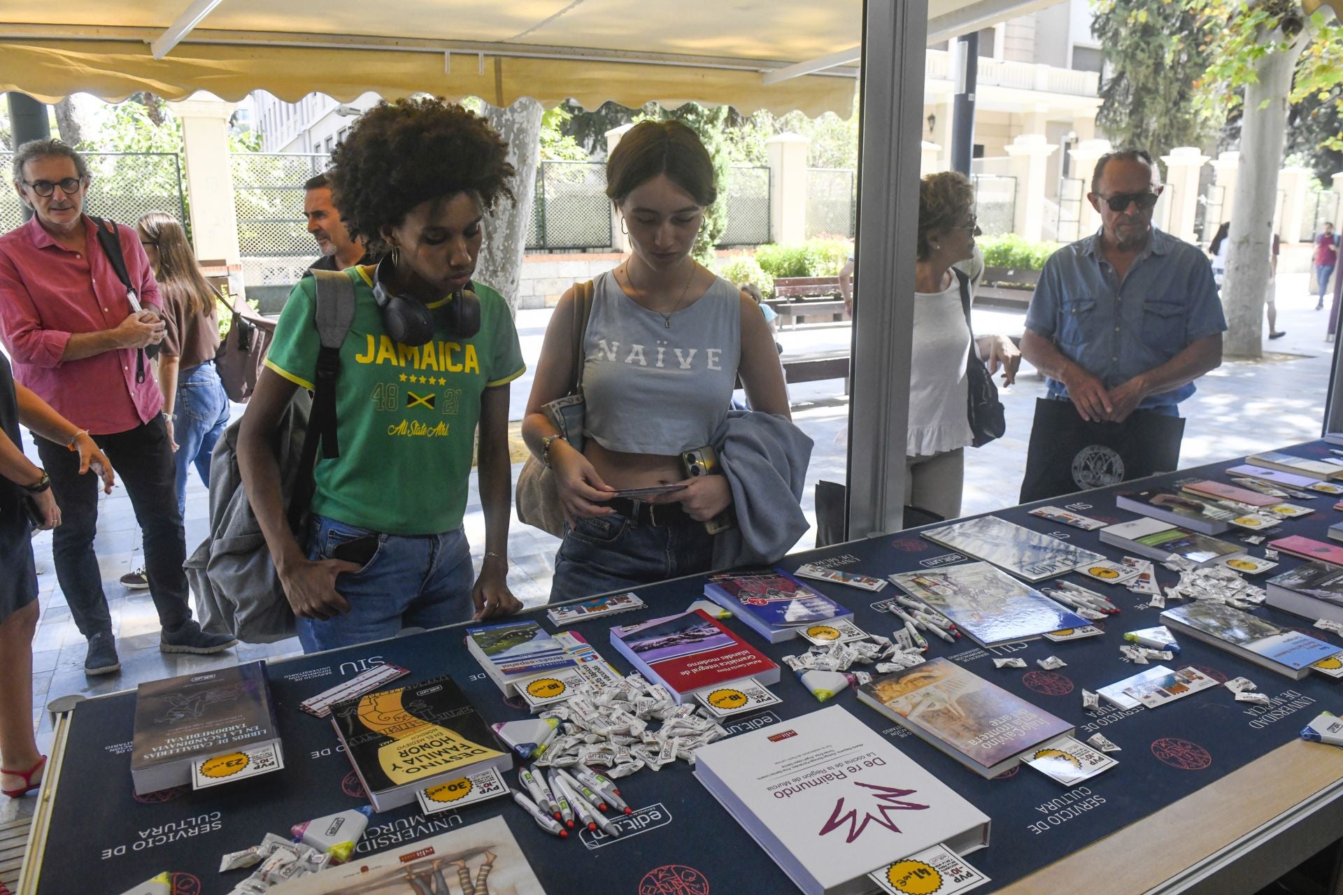 En imágenes, la inauguración de la Feria del Libro de Murcia