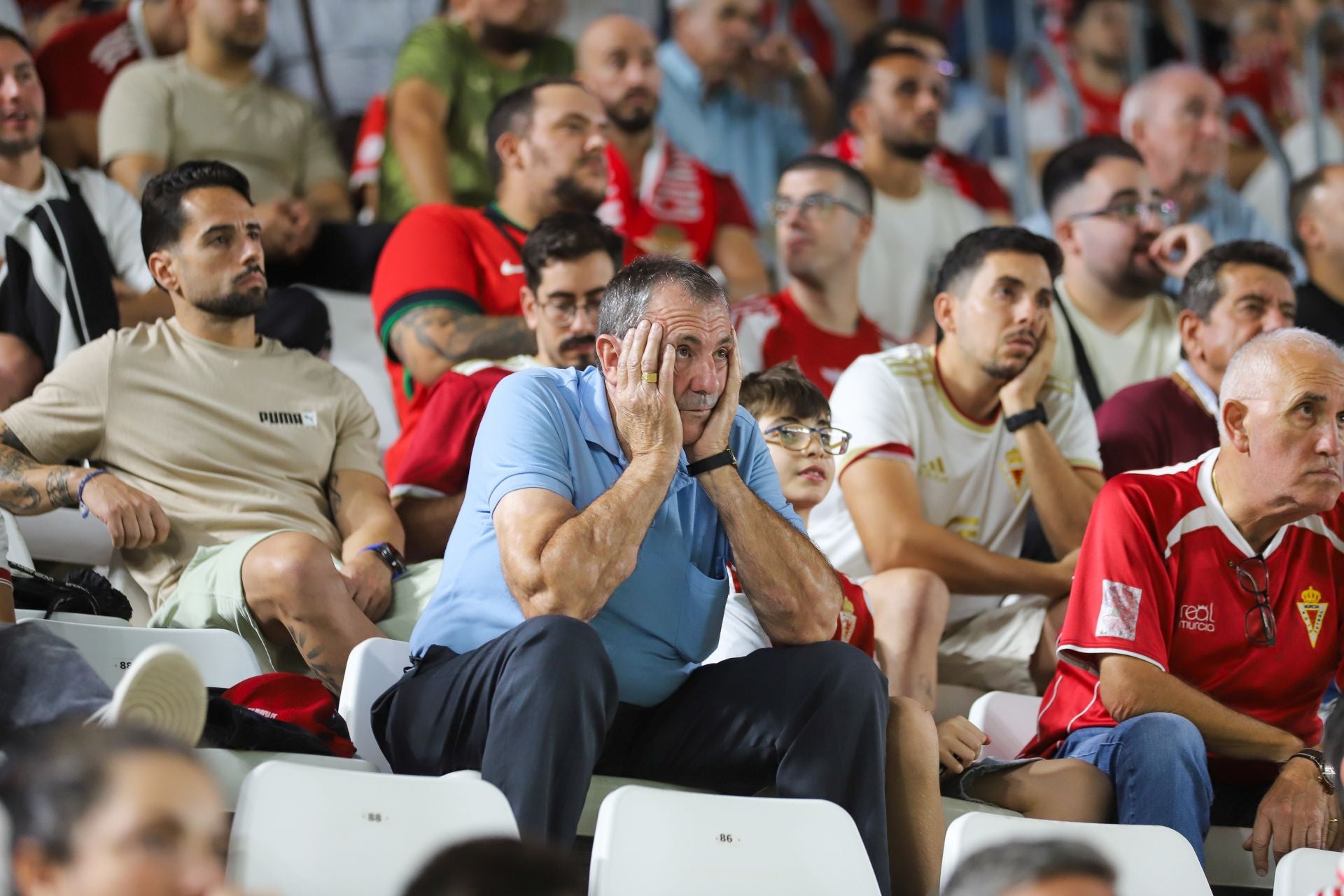 El Real Murcia se queda con la miel en los labios, en imágenes