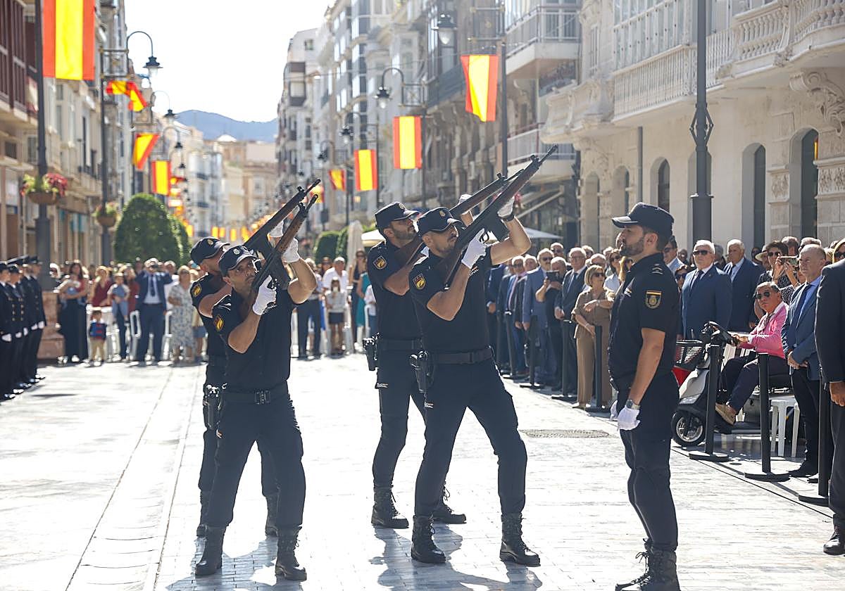 Disparo de fusiles en la calle del Carmen, durante el acto de los Ángeles Custodios.
