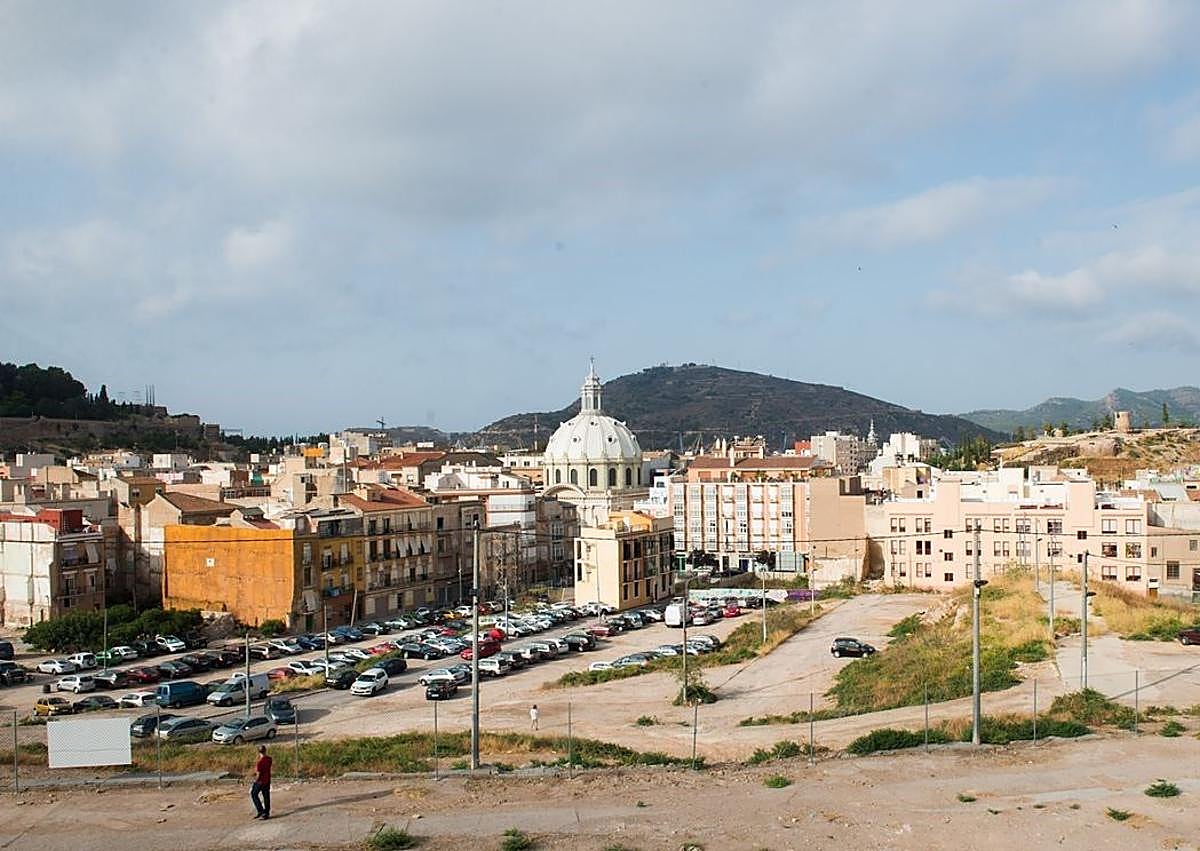 Imagen secundaria 1 - 1. La cara, el Teatro Romano. 2. La cruz, el abandono del casco antiguo. 3. Pilar Barreiro abandona el Ayuntamiento en 2015.