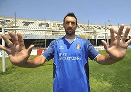 Juanma Barrero, en julio de 2011, en la primera de las dos presentaciones que tuvo como portero del Efesé.