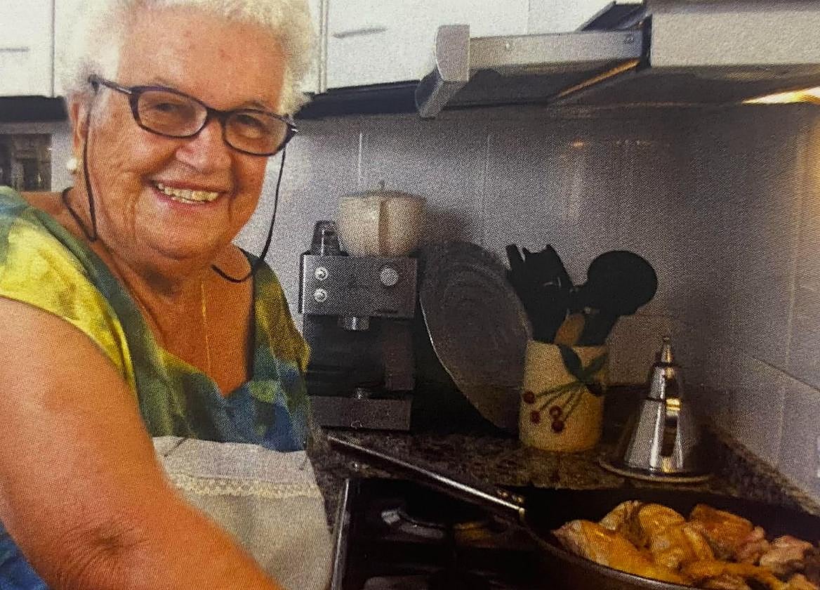 Josefa Sánchez Mompeán en los fogones.