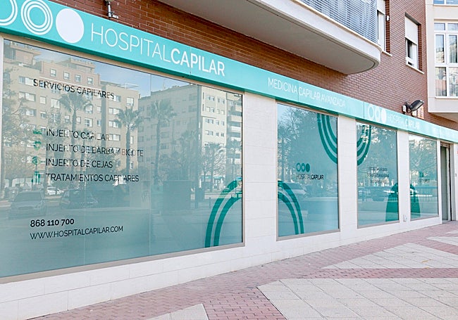 Hospital Capilar está ubicado en Ronda Sur, en el paseo de Florencia, 13.