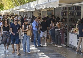 En imágenes, la Feria del Libro de Murcia: aperitivo entre libros en Alfonso X