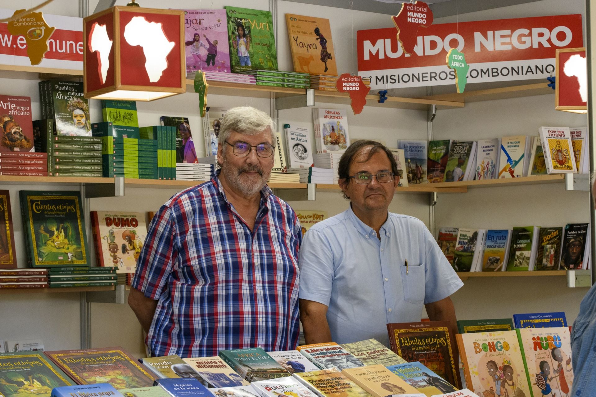 En imágenes, la Feria del Libro de Murcia: aperitivo entre libros en Alfonso X