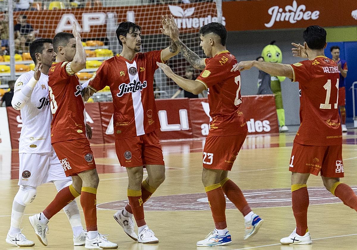 Chispi, Mellado, Motta, Darío Gil y Waltinho celebran uno de los goles del partido.