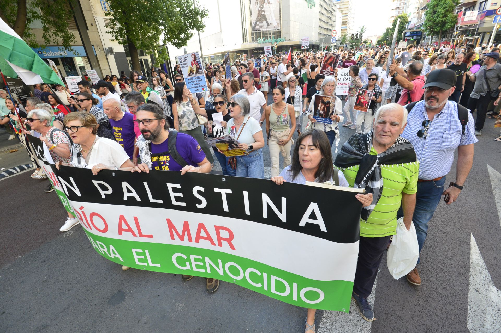 La masiva manifestación por Gaza en Murcia, en imágenes