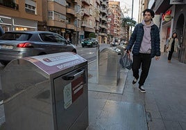 Contenedor marrón en Lorca en una imagen de archivo.