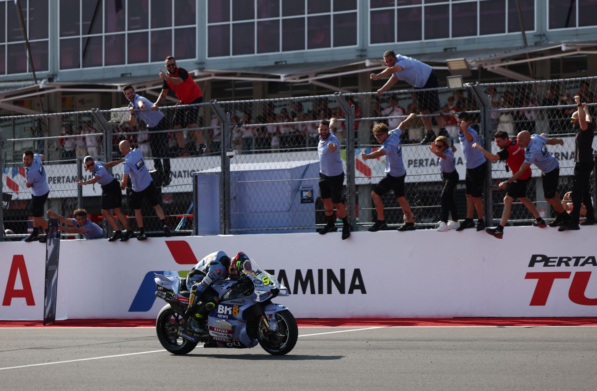 En imágenes, el histórico triunfo del murciano Fermín Aldeguer en Indonesia