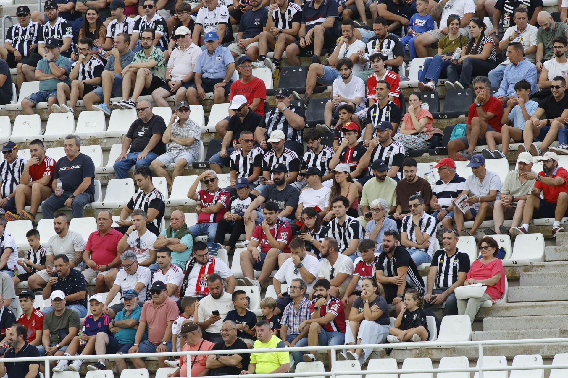 El FC Cartagena aplasta sin piedad al Tarazona, en imágenes