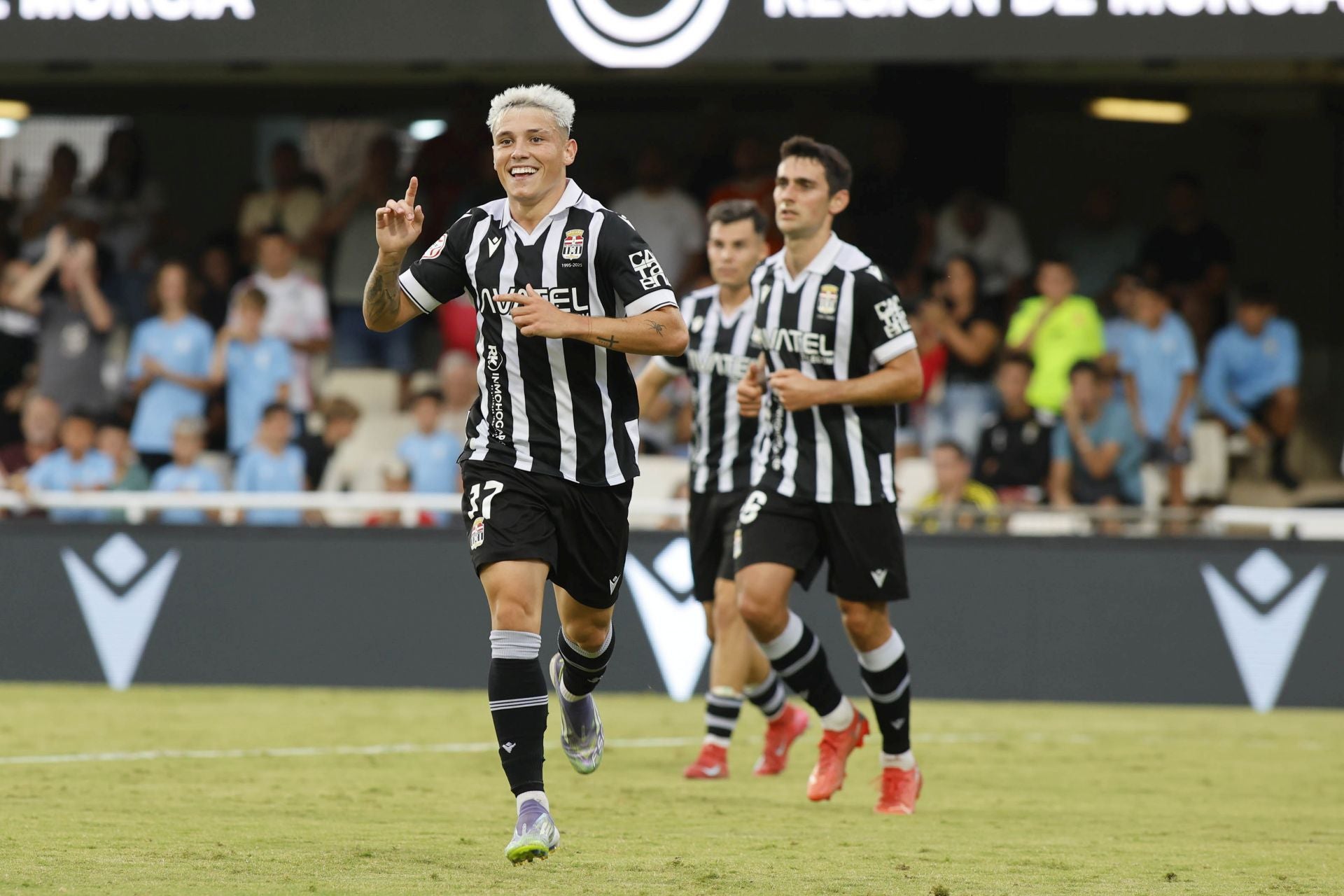 El FC Cartagena aplasta sin piedad al Tarazona, en imágenes