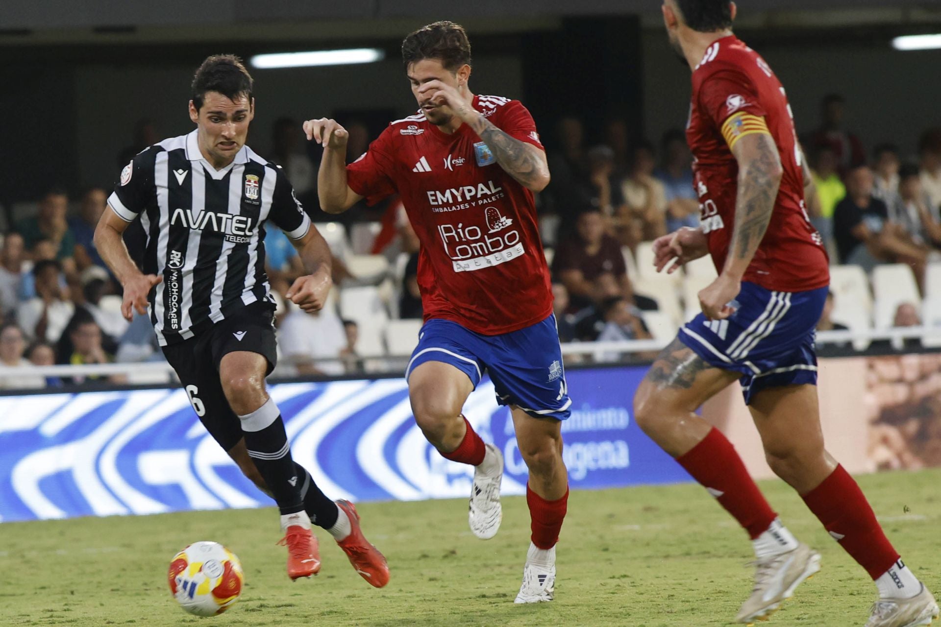 El FC Cartagena aplasta sin piedad al Tarazona, en imágenes