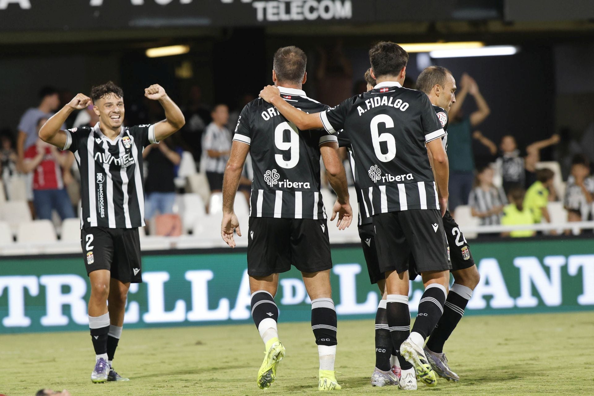 El FC Cartagena aplasta sin piedad al Tarazona, en imágenes