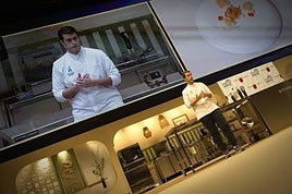 El chef Alejandro Ibañez, del restaurante Barahonda, durante la ponencia que ofreció este lunes.
