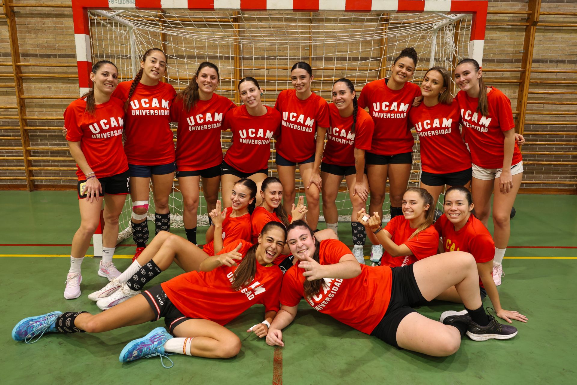 Entrenamiento de las jugadoras del UCAM BM Murcia, en imágenes