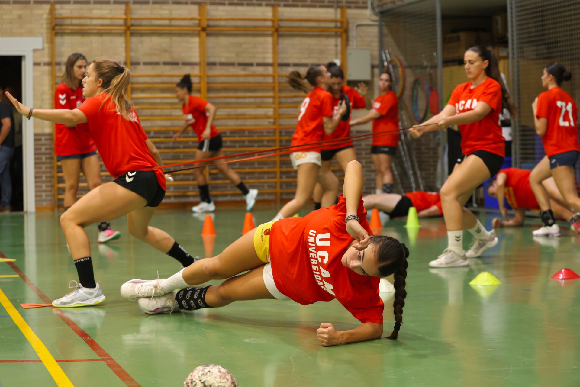 Entrenamiento de las jugadoras del UCAM BM Murcia, en imágenes