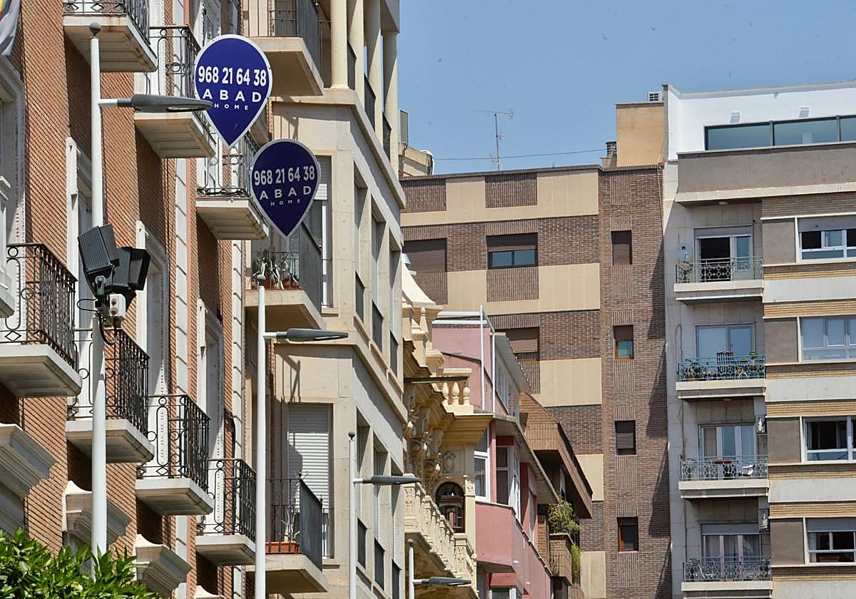 Pisos en alquiler en el centro de Murcia en una imagen de archivo.